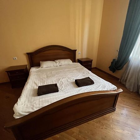 Central House Lviv Buitenkant foto
