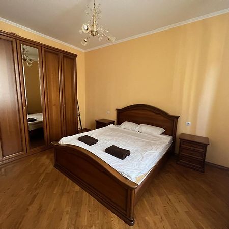 Central House Lviv Buitenkant foto